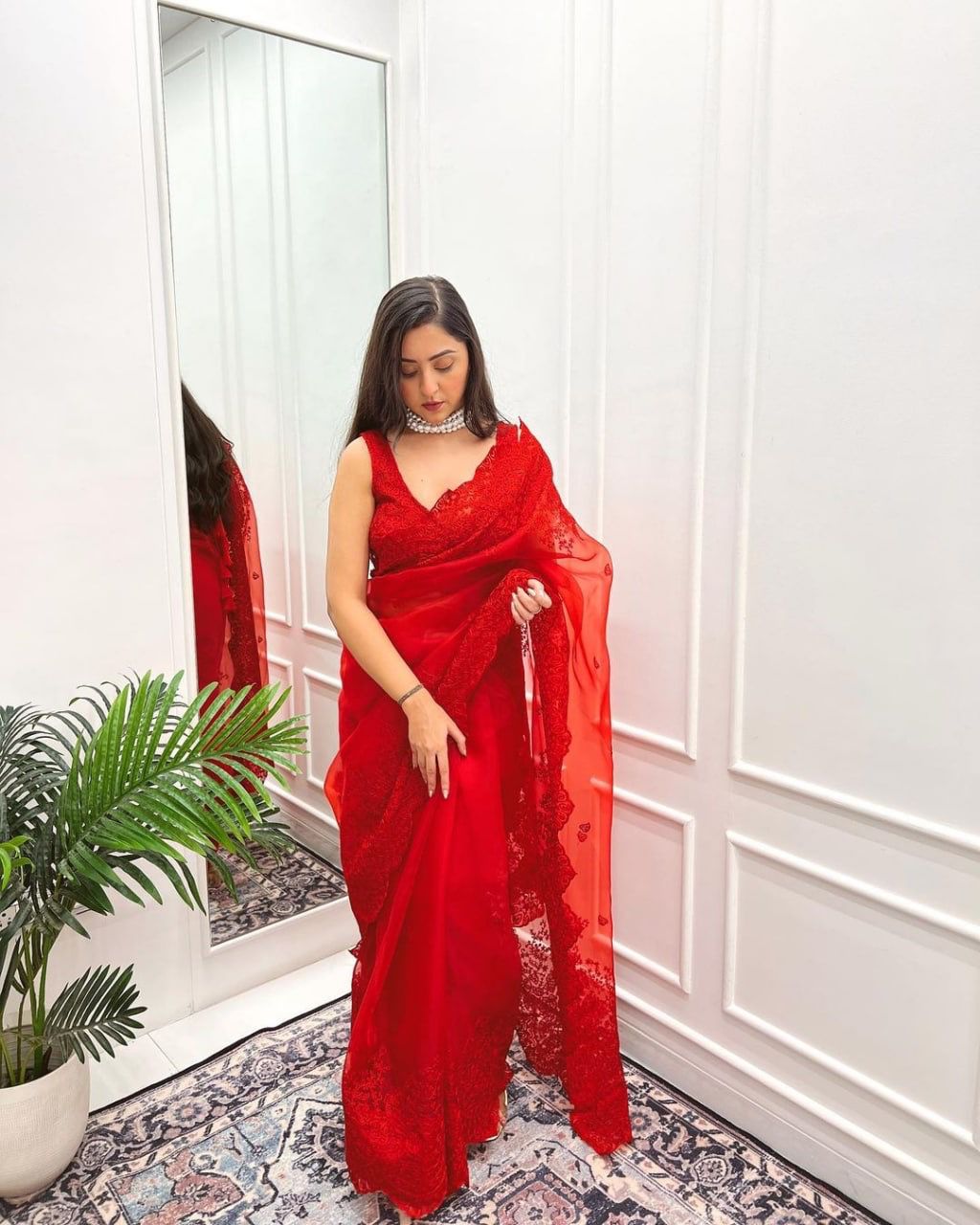 Red saree store look for party