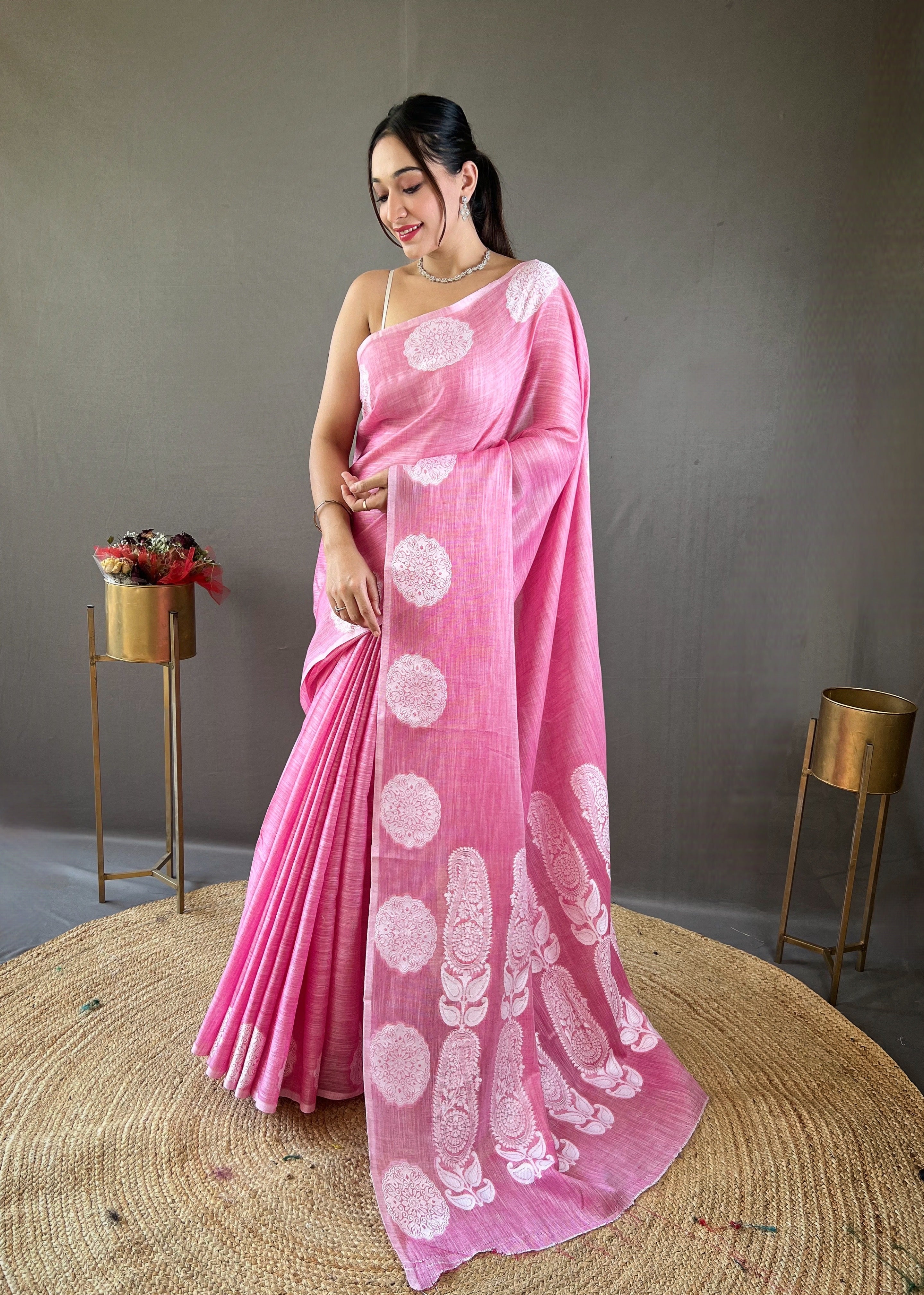 Lucknowi Based Border And Pallu Linen Pink Saree