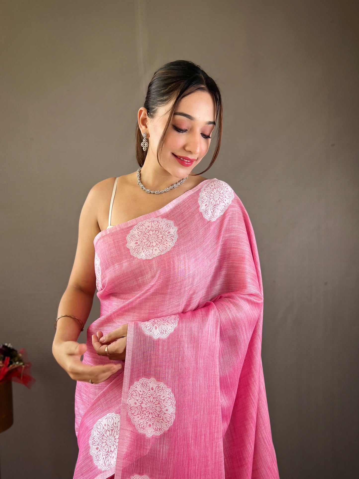 Lucknowi Based Border And Pallu Linen Pink Saree