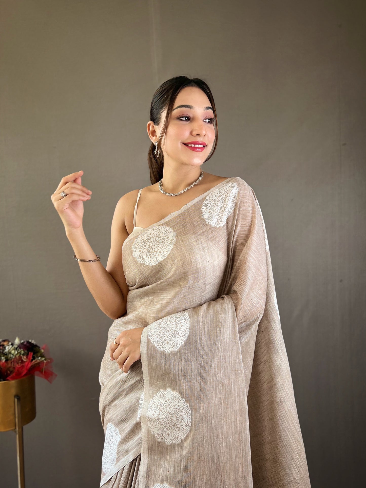 Lucknowi Based Border And Pallu Linen Beige Saree