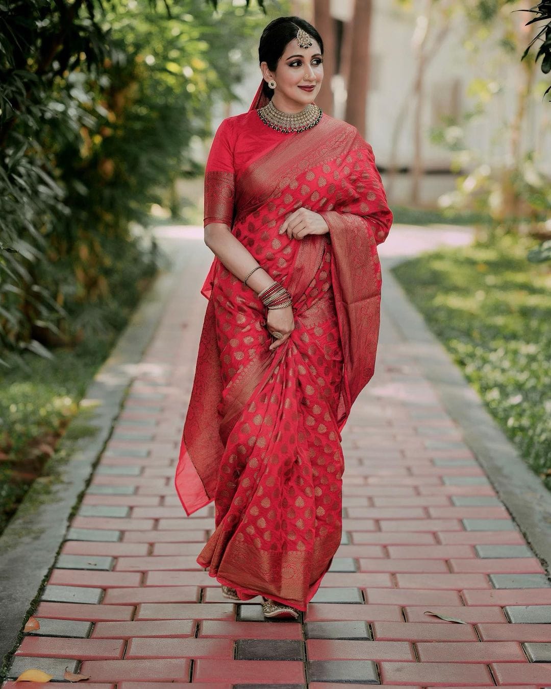 Wedding Wear Jacquard Weaving Red Color Saree