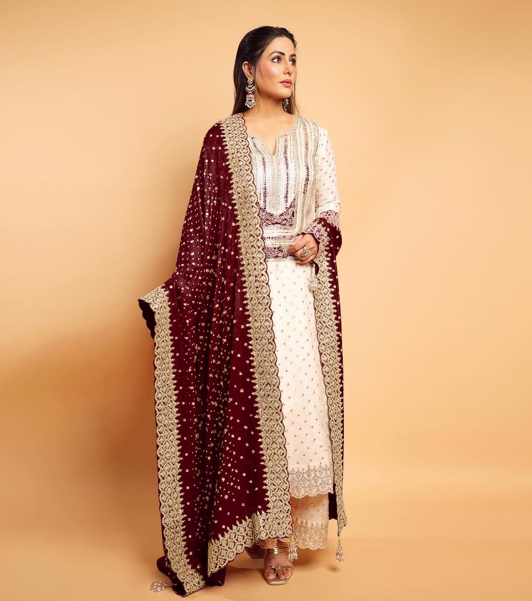 Hina Khan Wear White Palazzo Suit With Maroon Dupatta