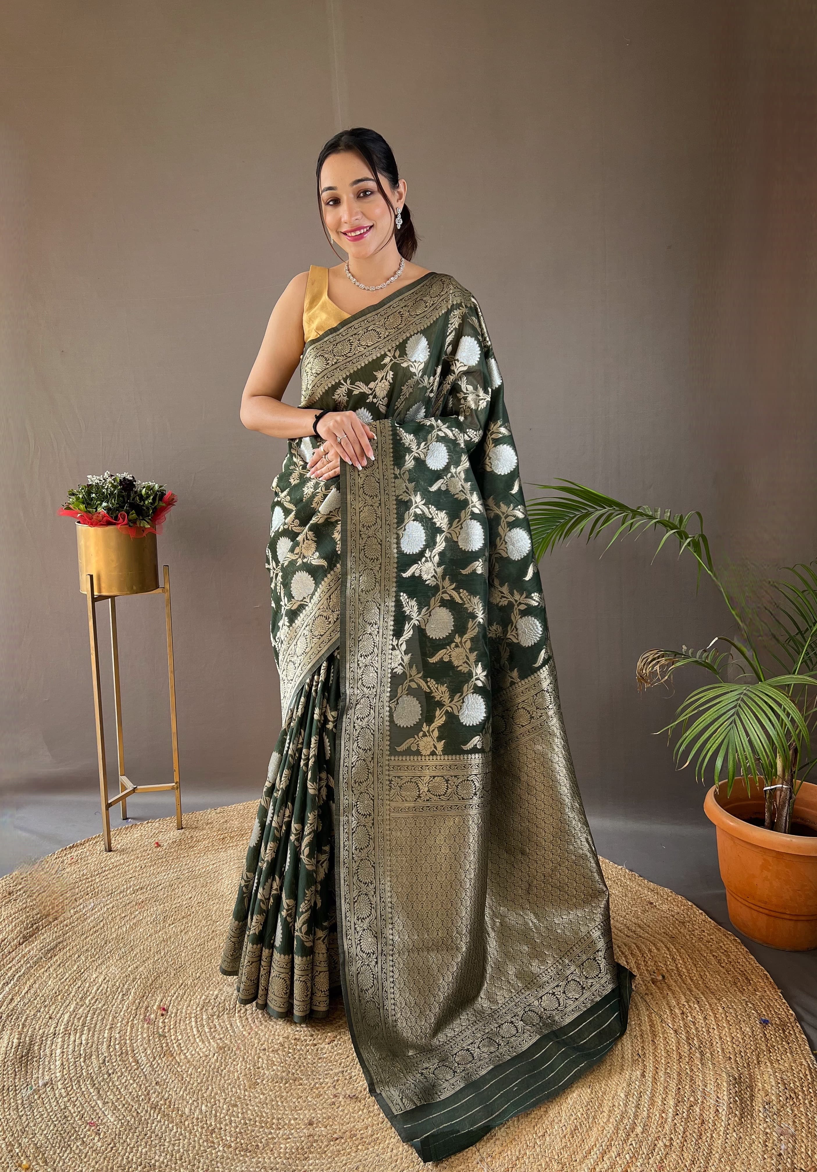 Traditional Dark Green Rich Pallu With Jacquard Work Silk Saree