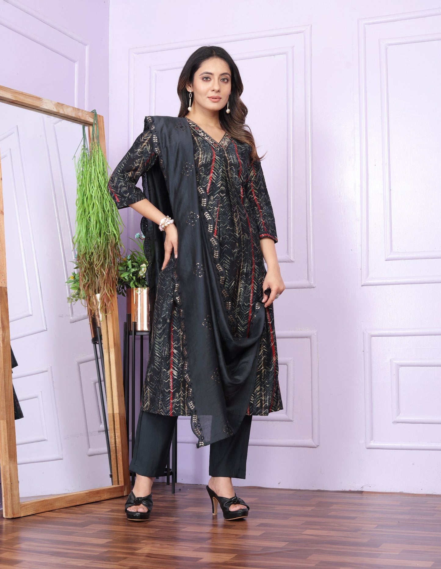 Box Plate Style Black Color Kurti Set