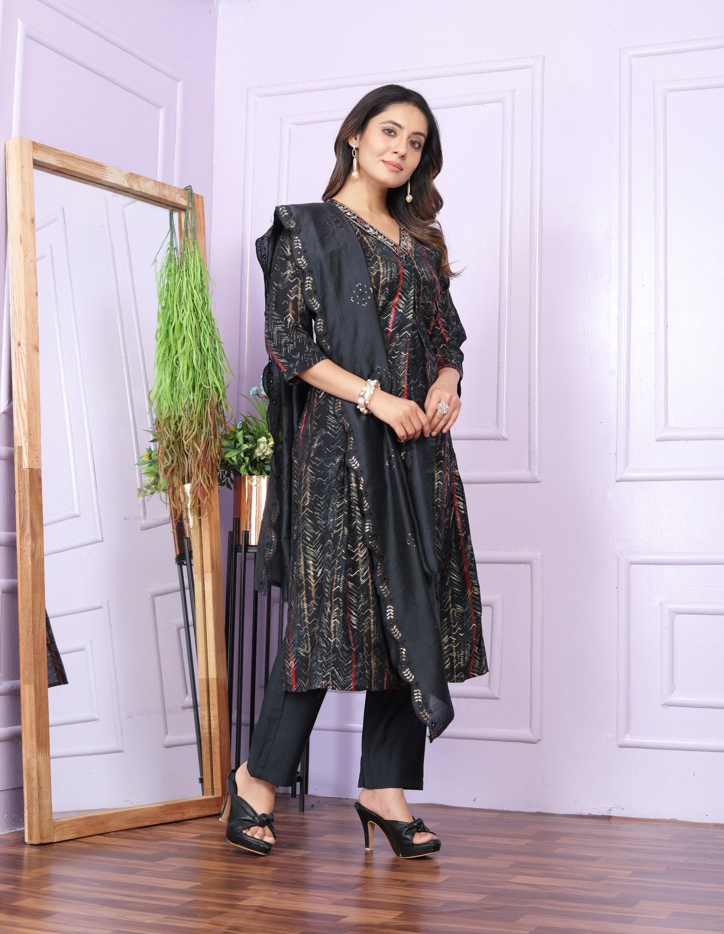 Box Plate Style Black Color Kurti Set