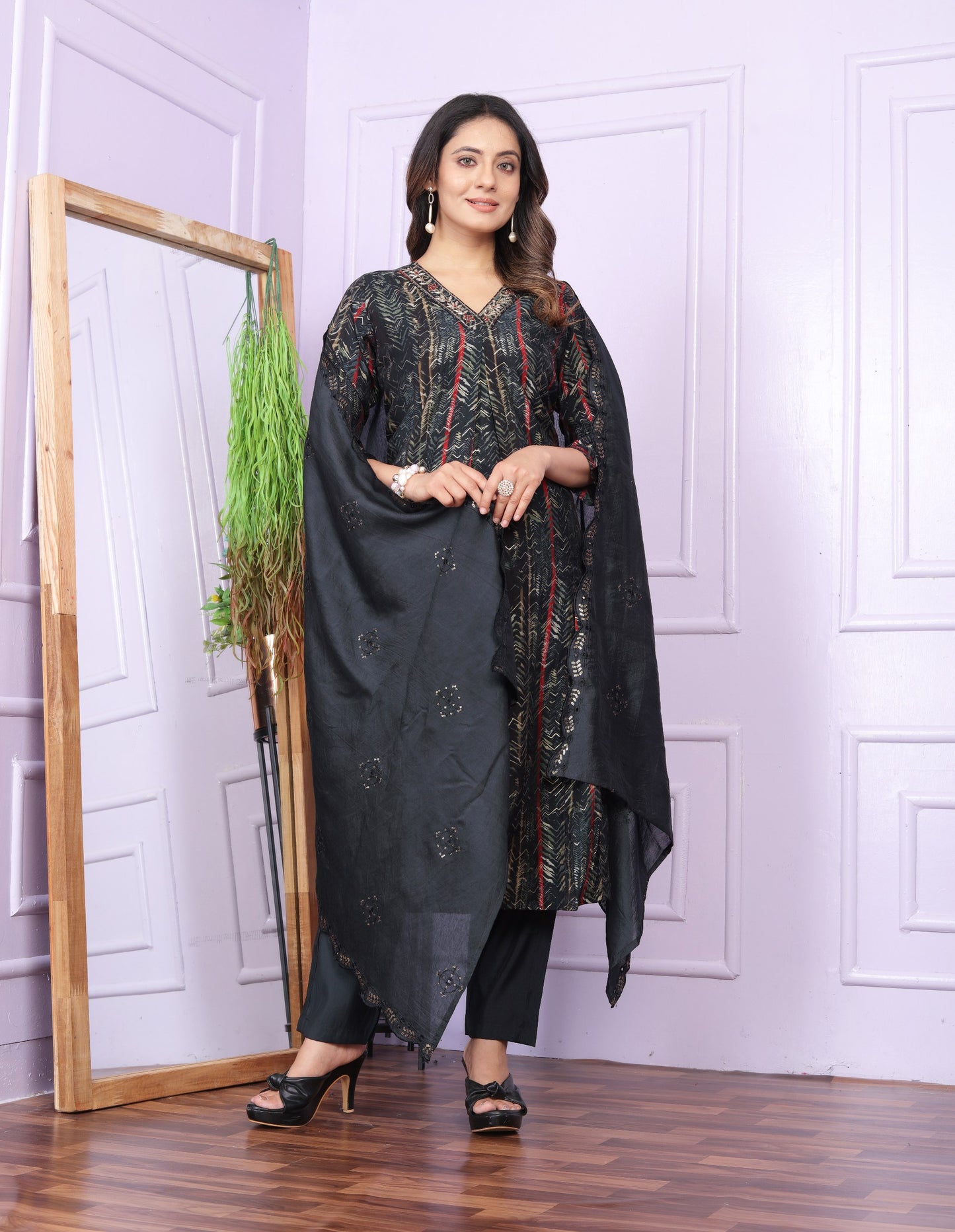 Box Plate Style Black Color Kurti Set