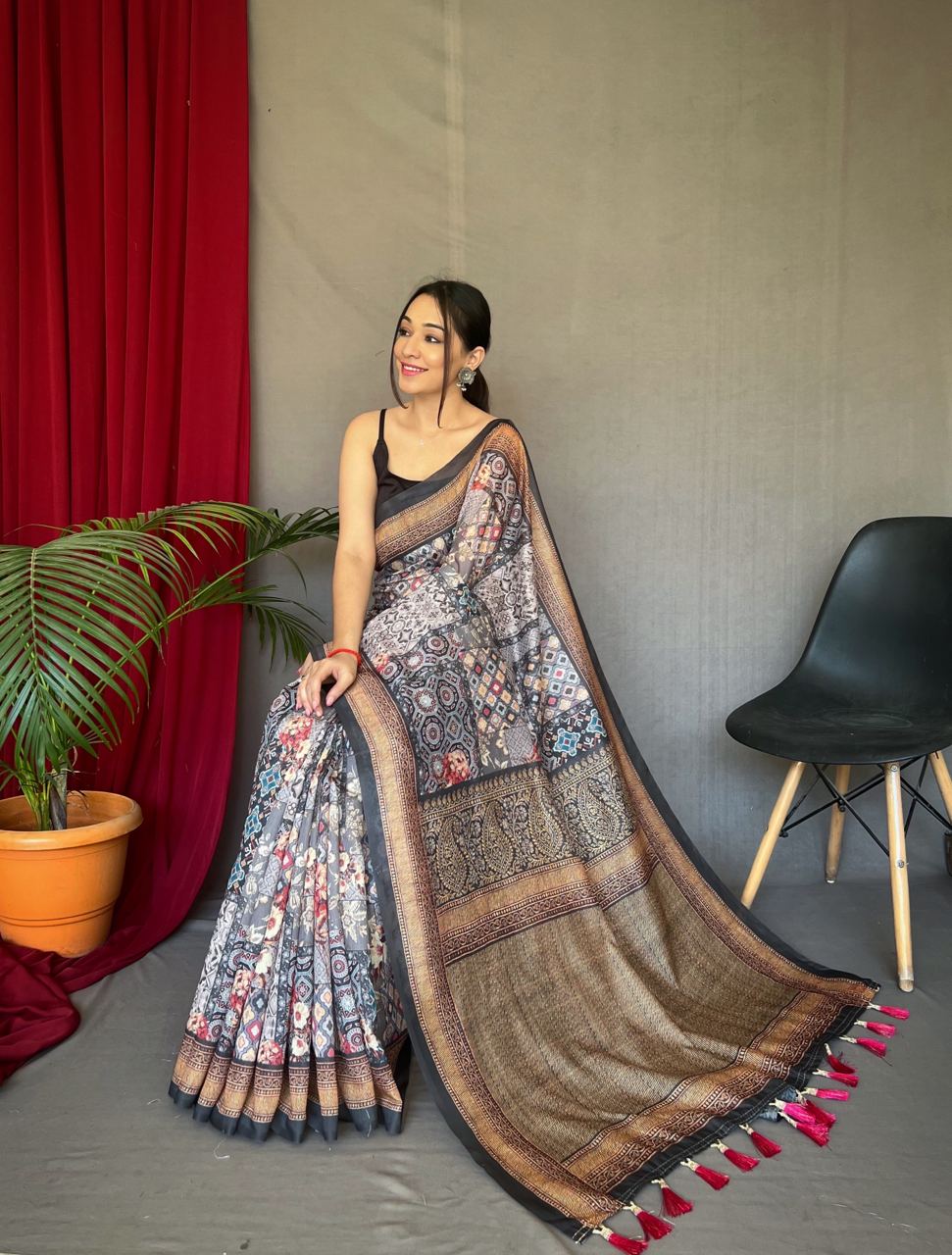 Kashmiri Digital Print Conceptual Grey Border Pallu Saree