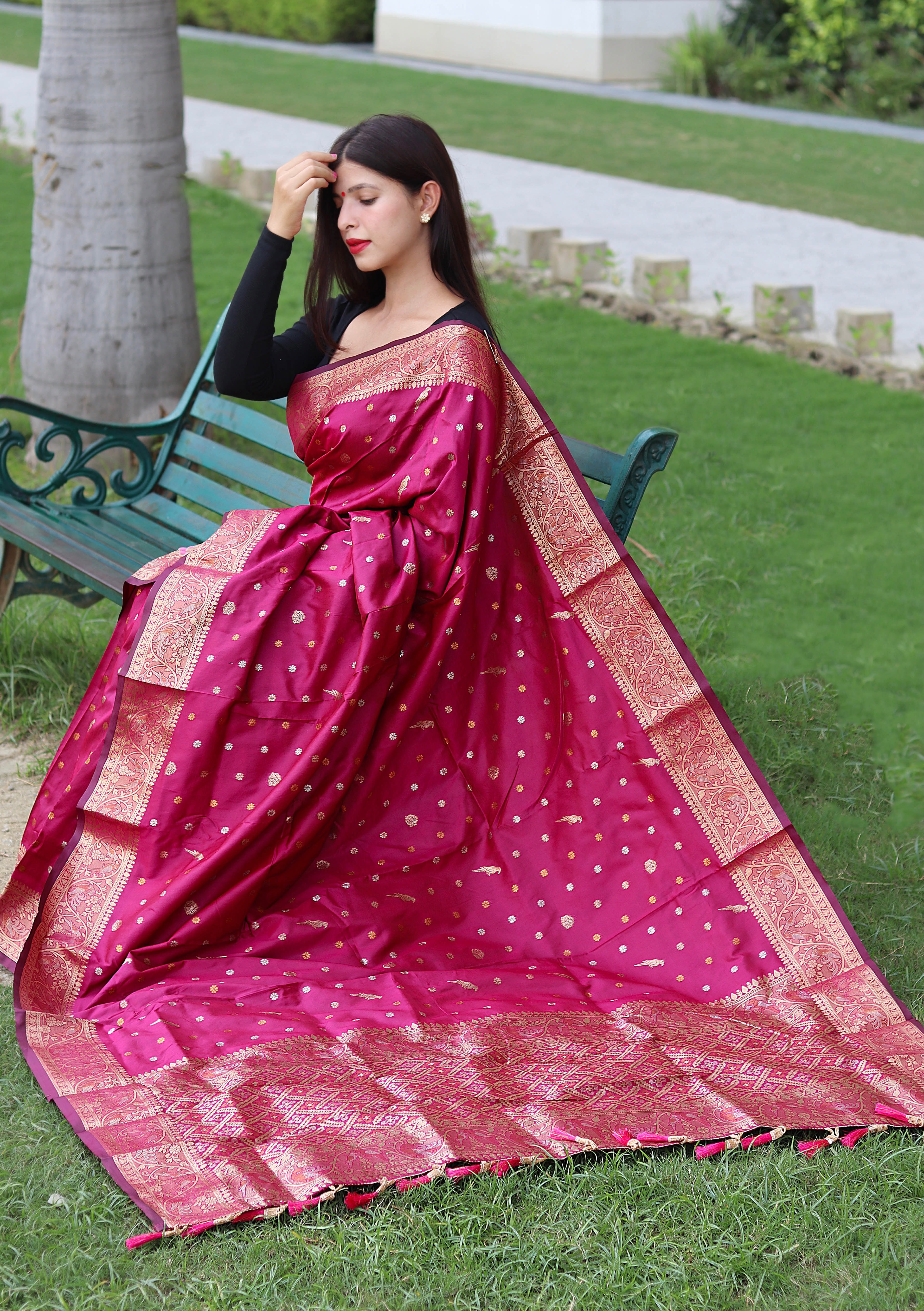 Latest Copper And Golden Zari Weave Border Pink Saree