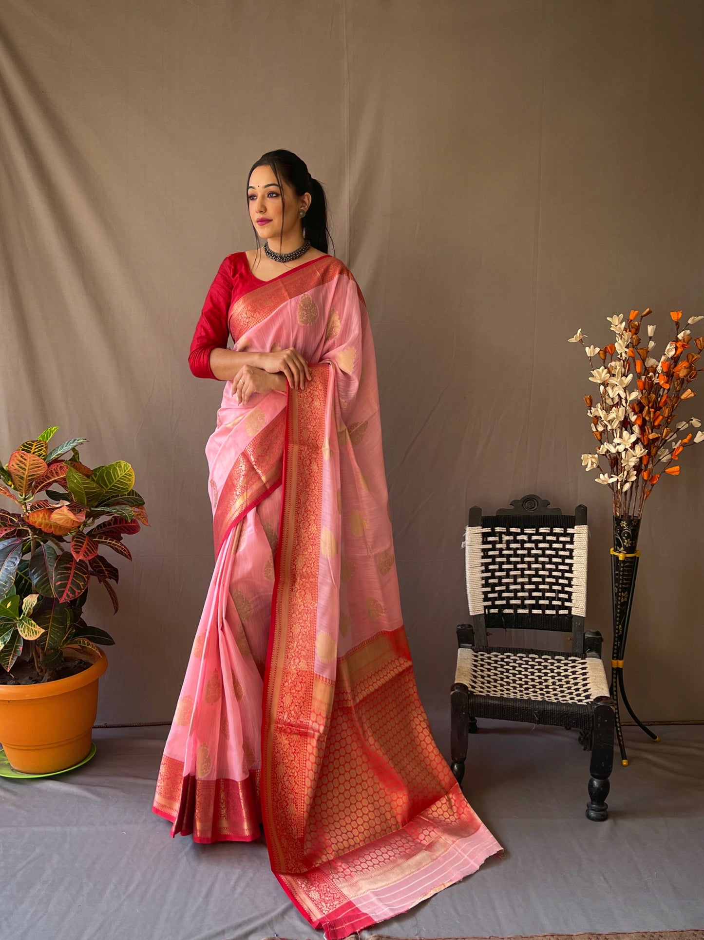 Linen Weaving Contrast Border Pink Color Saree