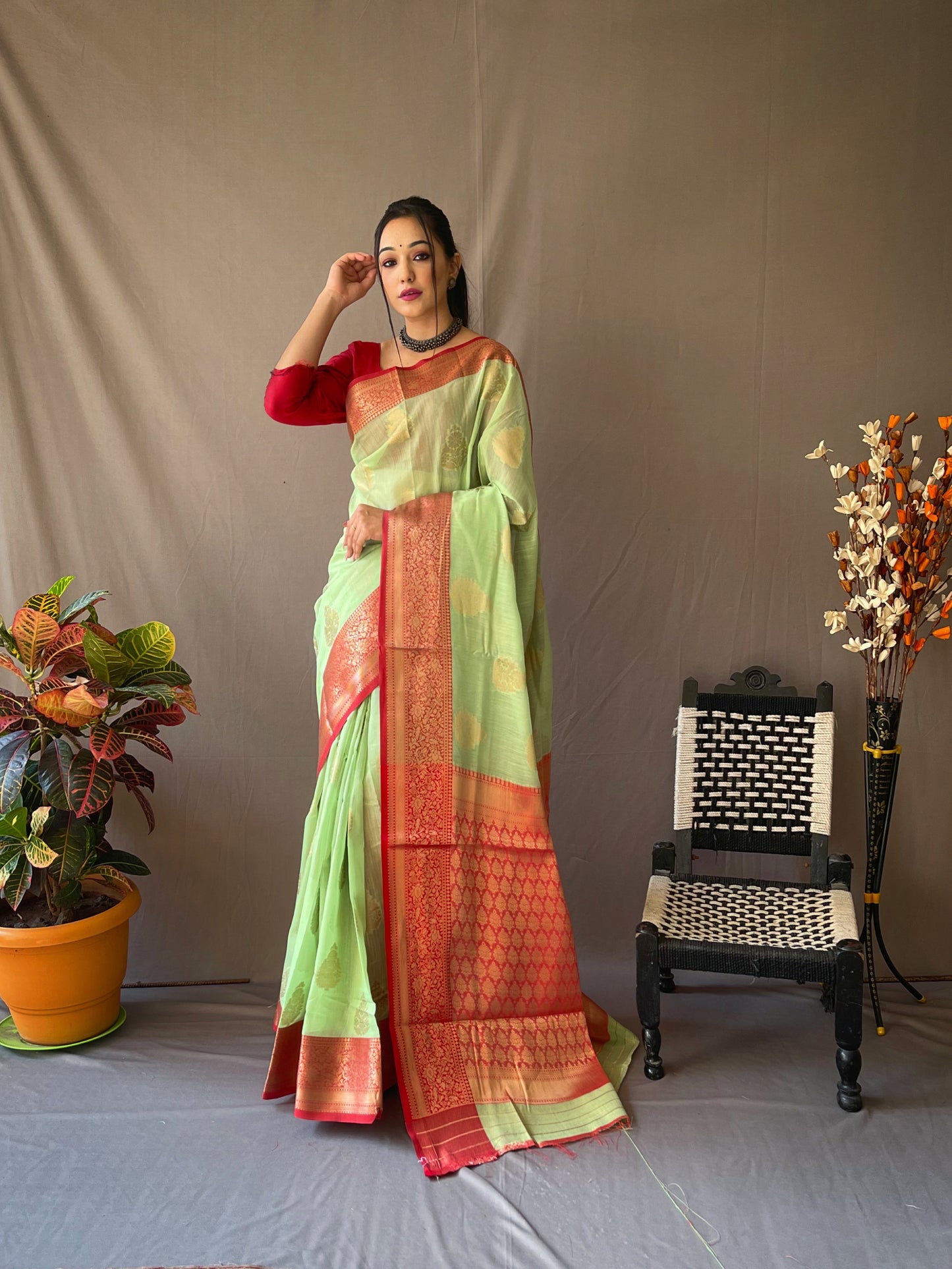 Linen Weaving Contrast Border Pista Color Saree