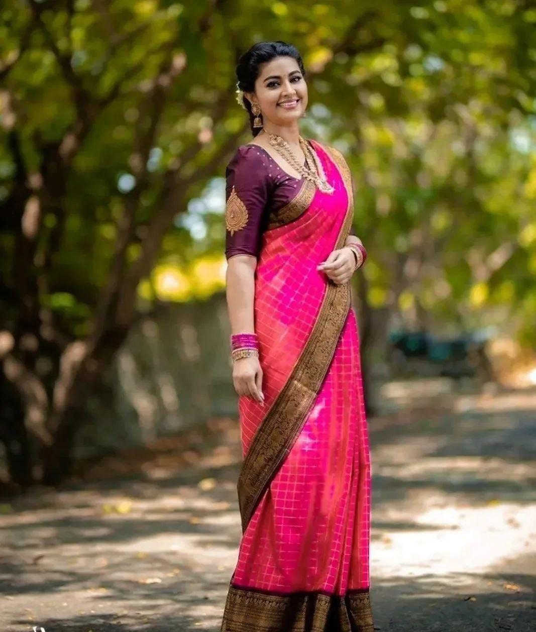 Awesome Pink Color Golden Jari Design Saree