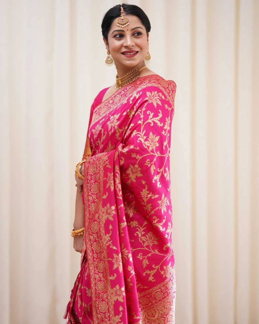 Elegant Pink Color Golden Designing Saree