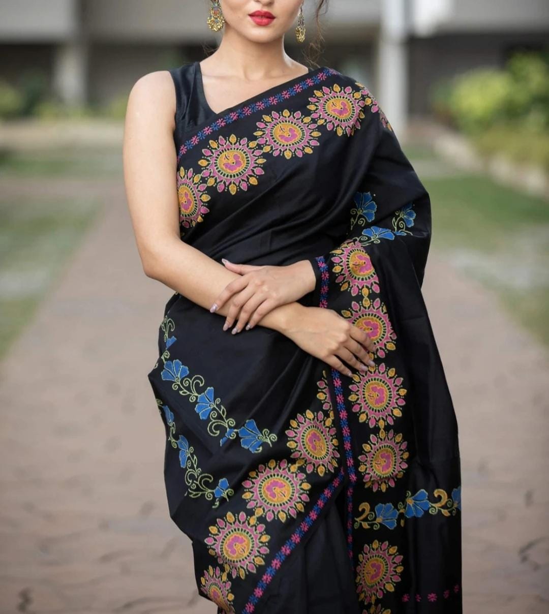 Attractive Black Color Printed Soft Silk Saree