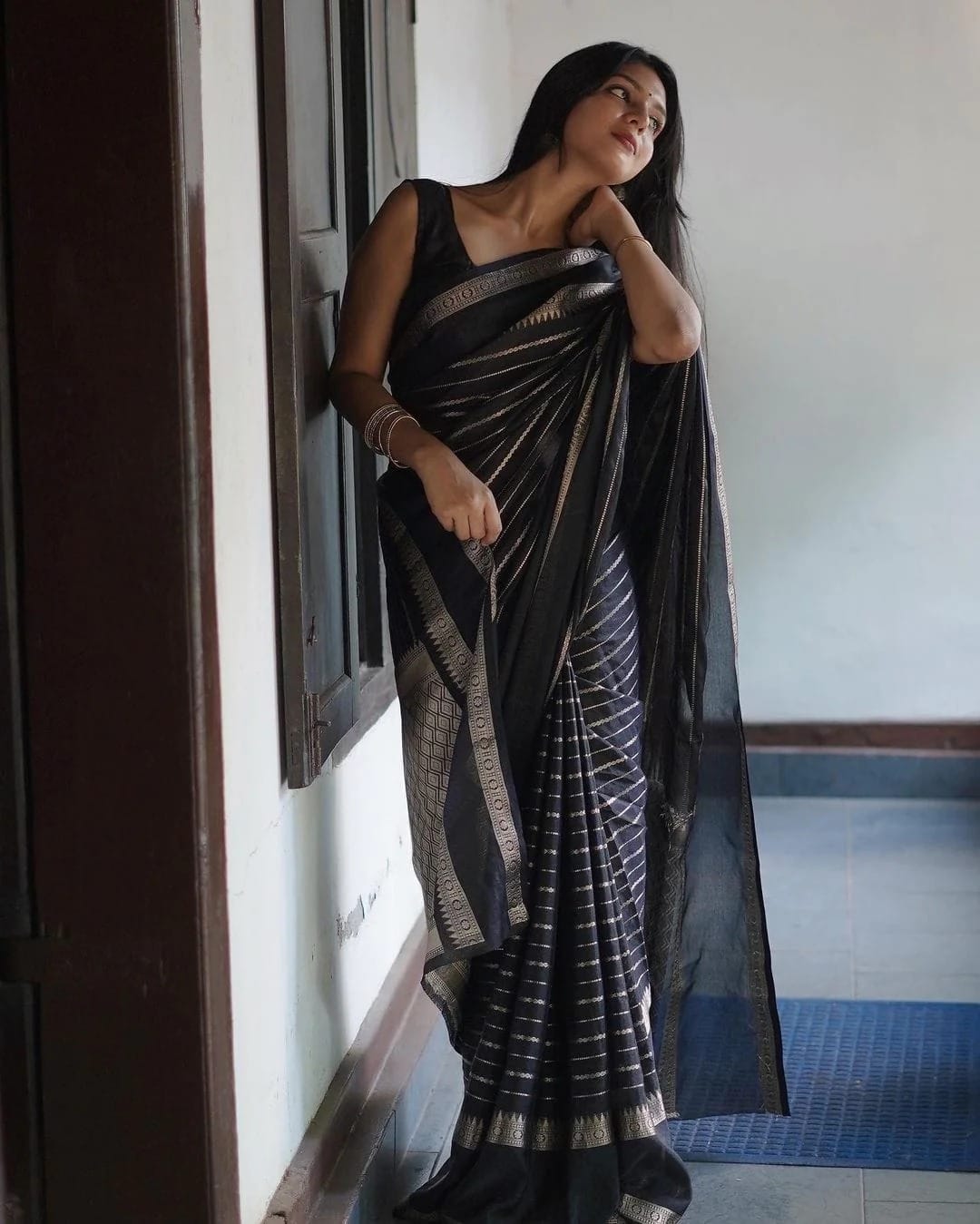 Lichi Silk Black Color Beautiful Rich Pallu Saree