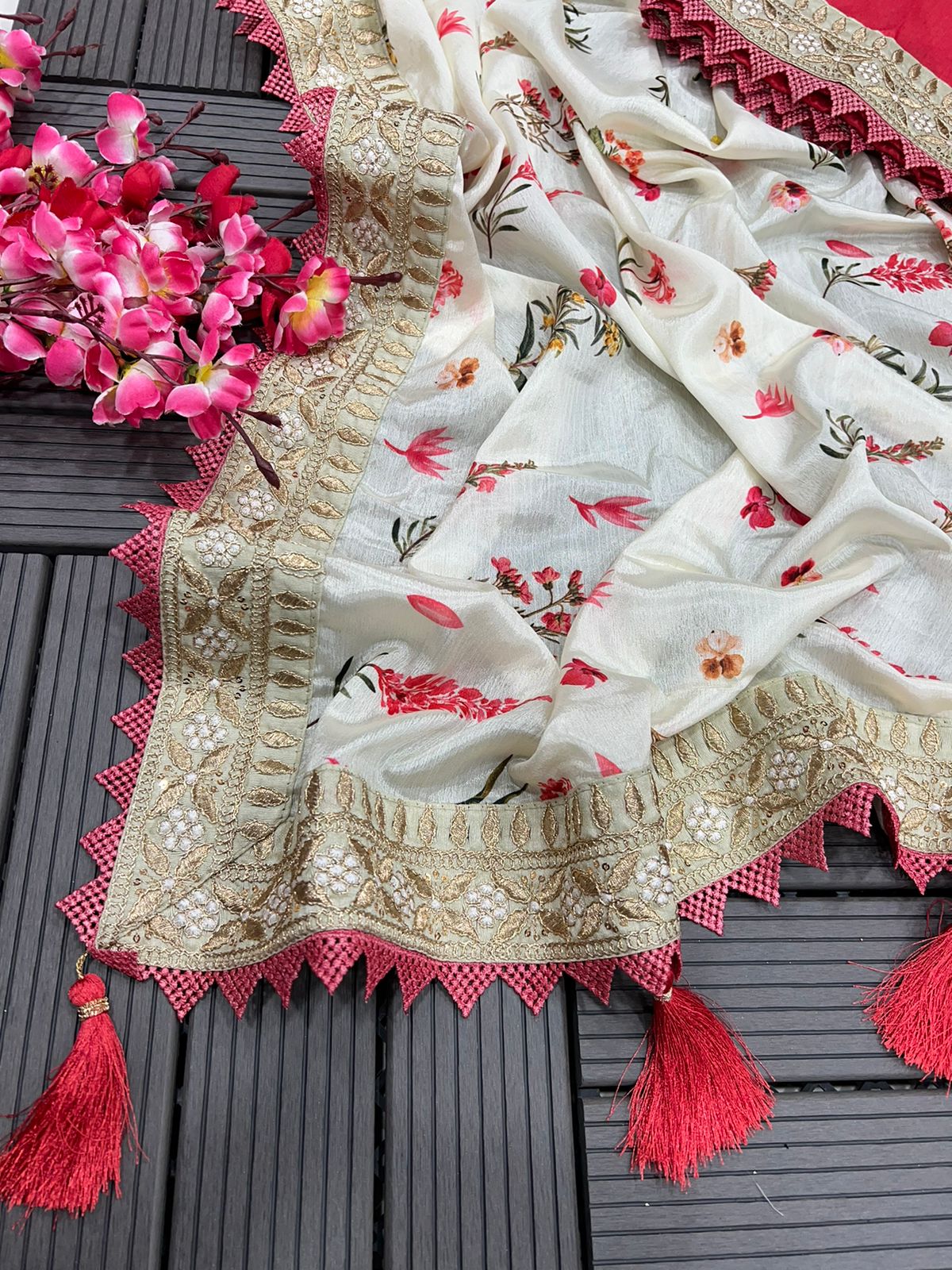 Beautiful Floral Print White Color Saree