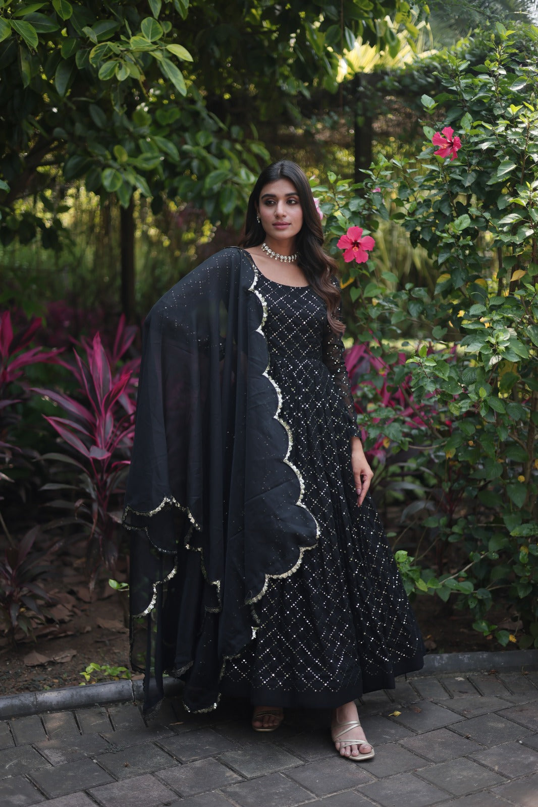 Black Color Multi-sequence Work Georgette Chex Gown