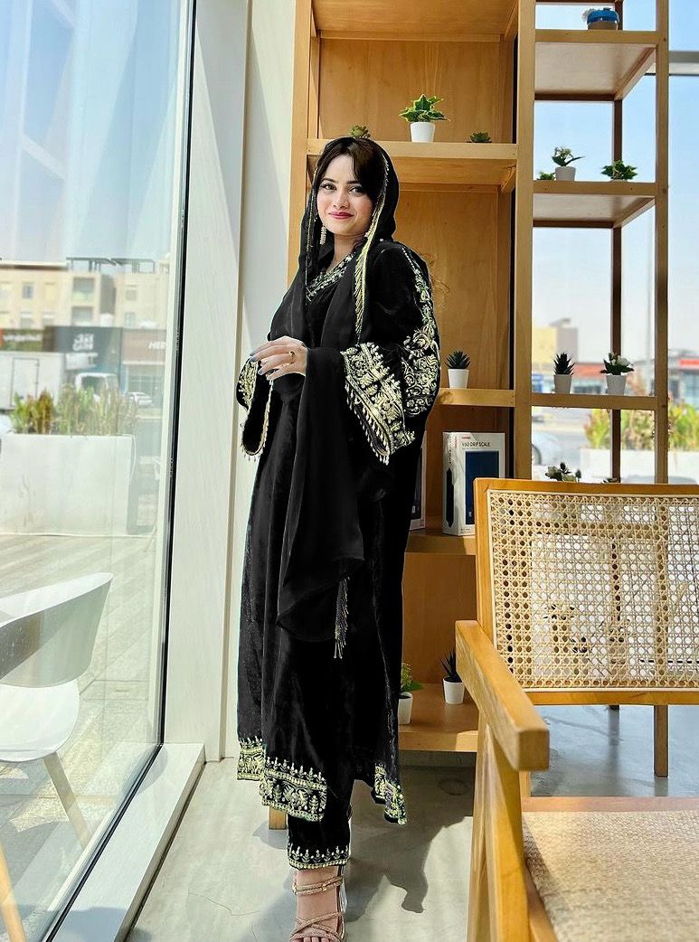 Wedding Wear Black Color Velvet Salwar Suit