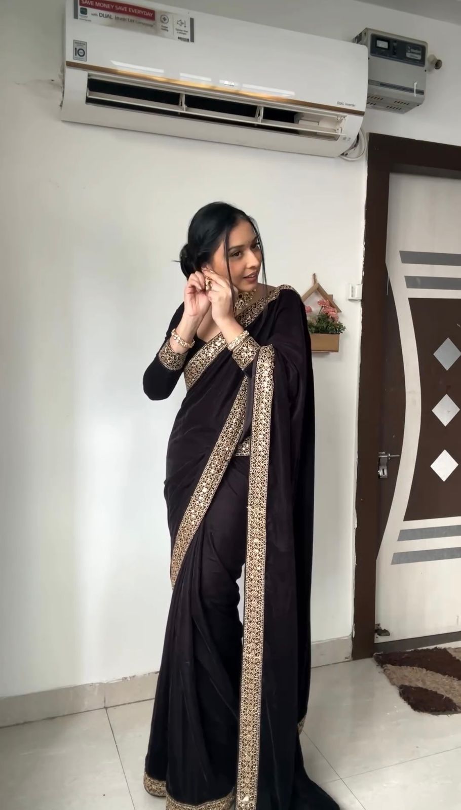 Exclusive Black Color Stylish Lase Border Ready To Wear Saree