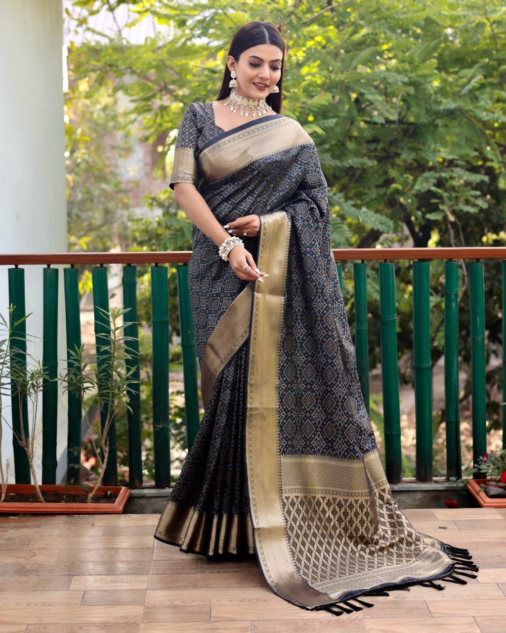 Bandini Patola Silk Weaving Rich Pallu Black Color Saree