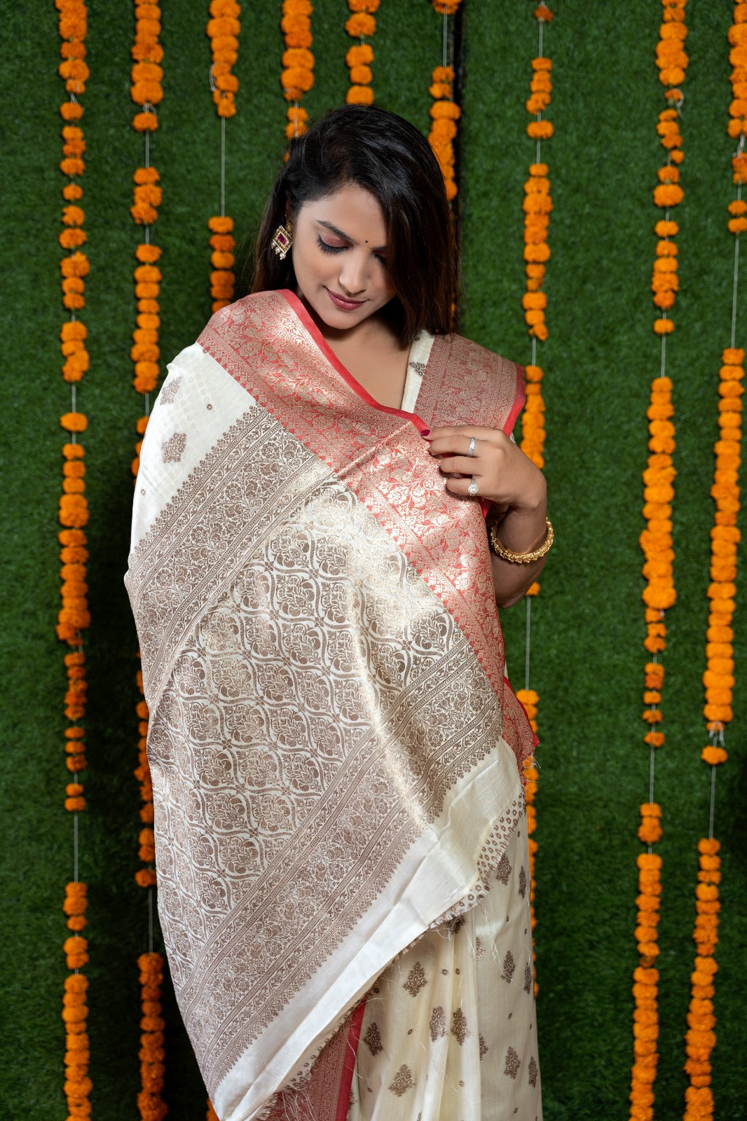 Banarasi Kanchi Silk Off White Copper Zari Pattern Saree