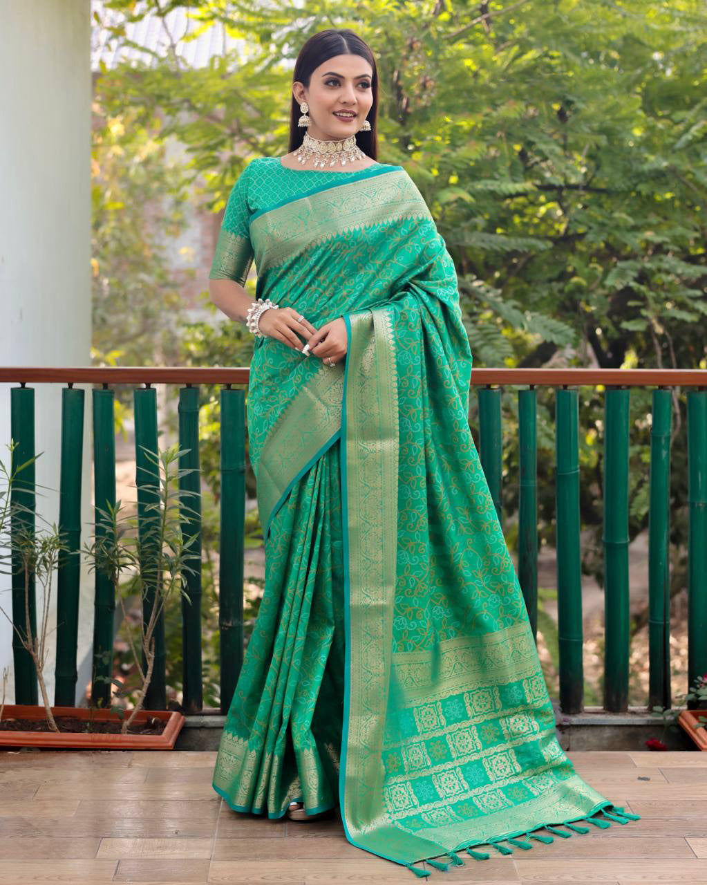 Parrot Green Color kanchi Border Rich Pallu Bandhej Saree