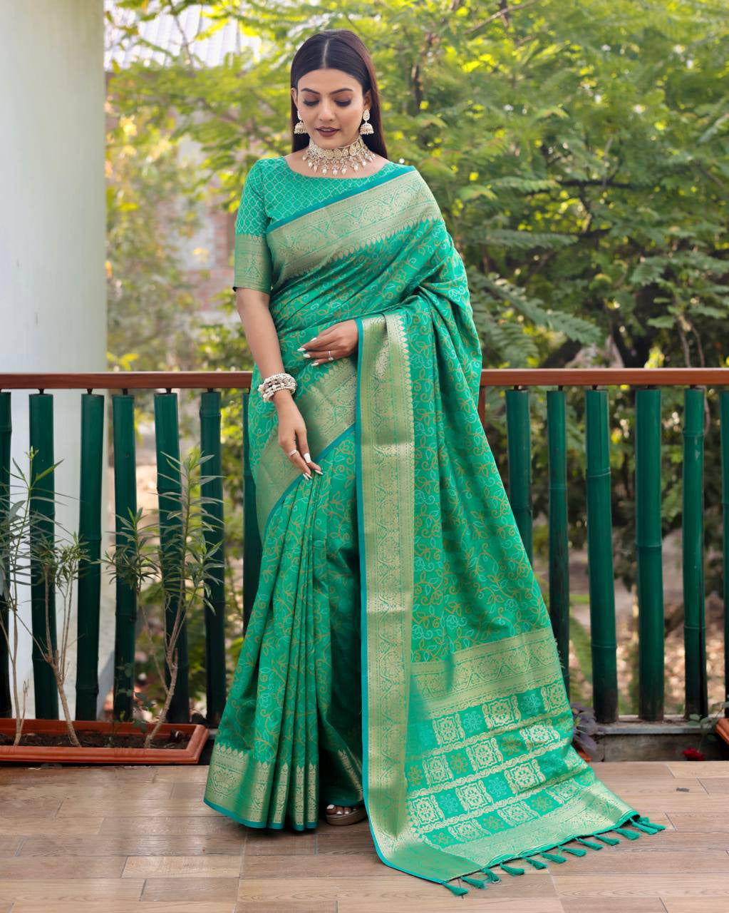 Parrot Green Color kanchi Border Rich Pallu Bandhej Saree