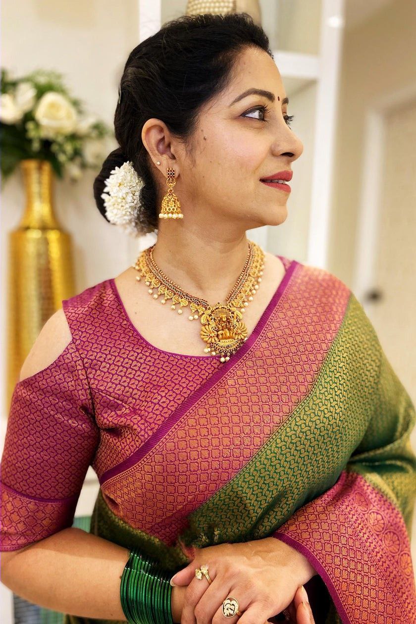 What colour blouse matches a moss green (mehendi green) Kanchipuram saree  if I'm planning to pair with a contrasting colour blouse? - Quora