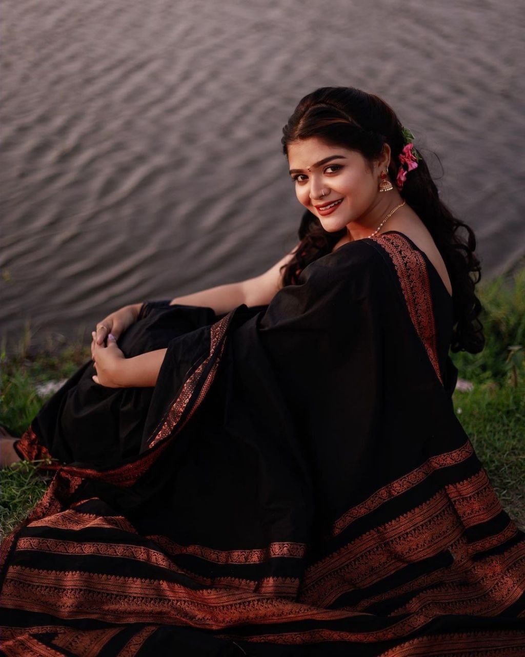 Black Color Outstanding Banarasi Silk Saree with Pink Border