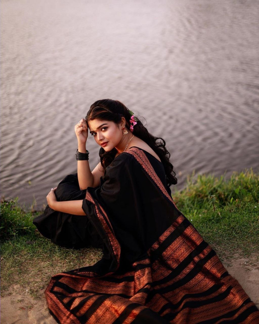 Black Color Outstanding Banarasi Silk Saree with Pink Border